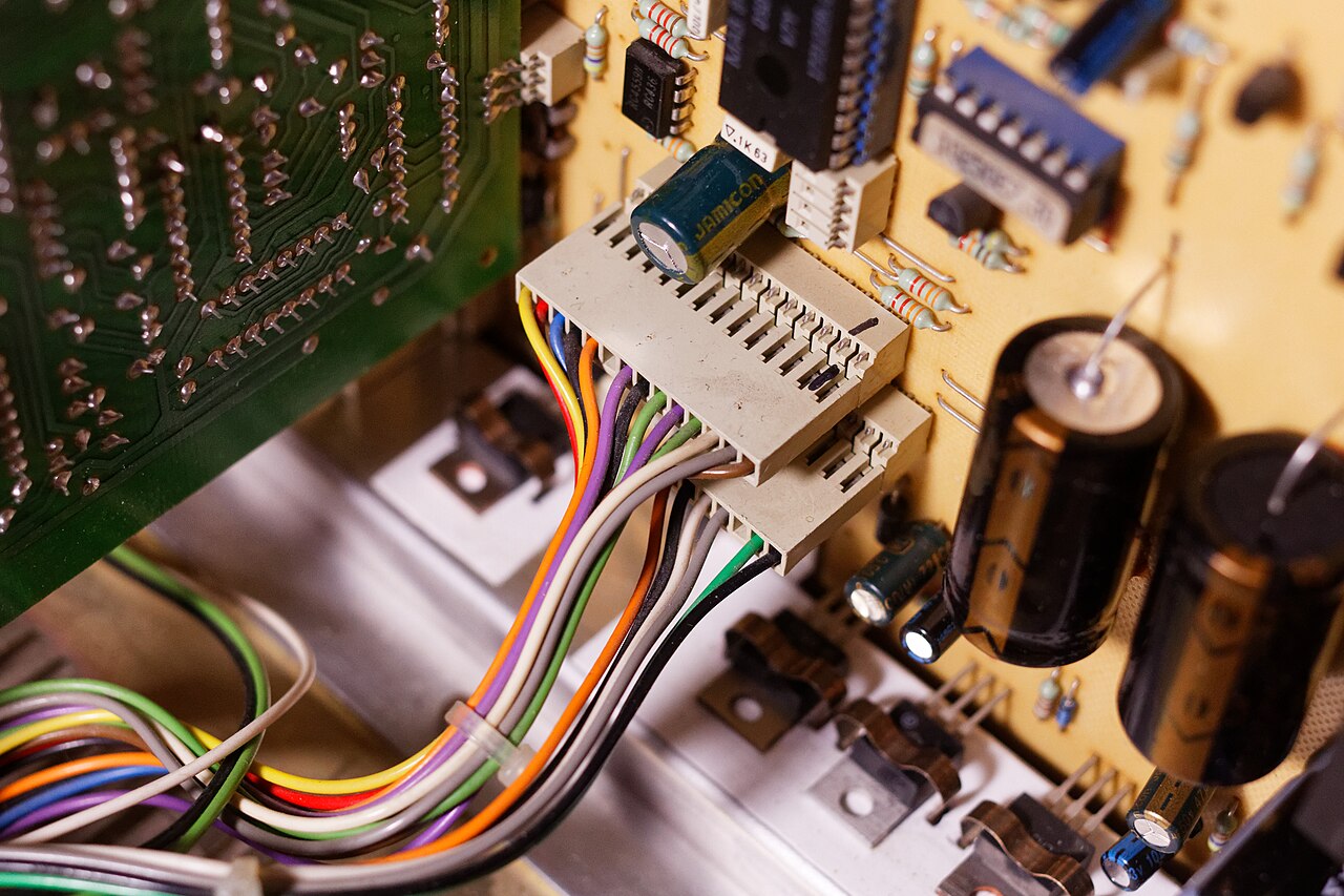 Neatly bundled cable harness